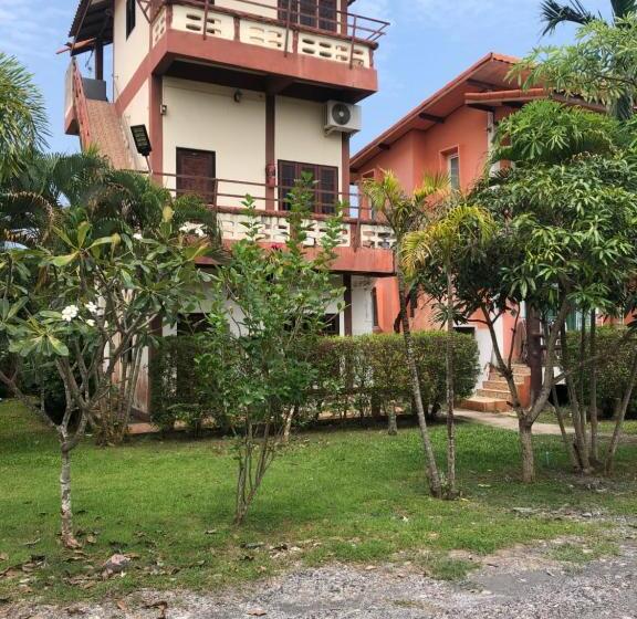 Lanta School Beach Resort