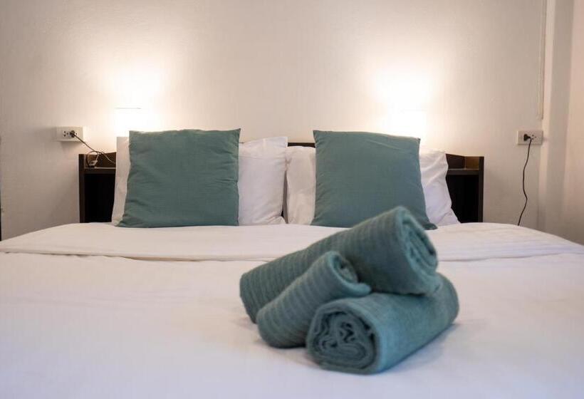 Lanta School Beach Resort