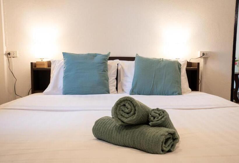 Lanta School Beach Resort