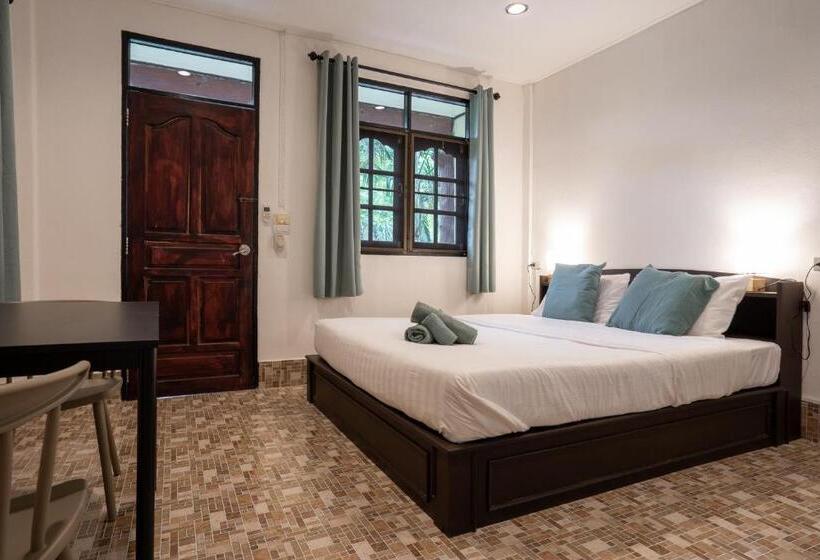 Lanta School Beach Resort