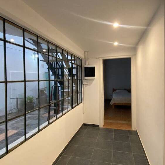 پانسیون Casa En El Encantador San Telmo   8 Habitaciones