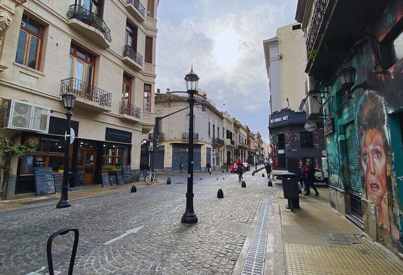 پانسیون Casa En El Encantador San Telmo   8 Habitaciones