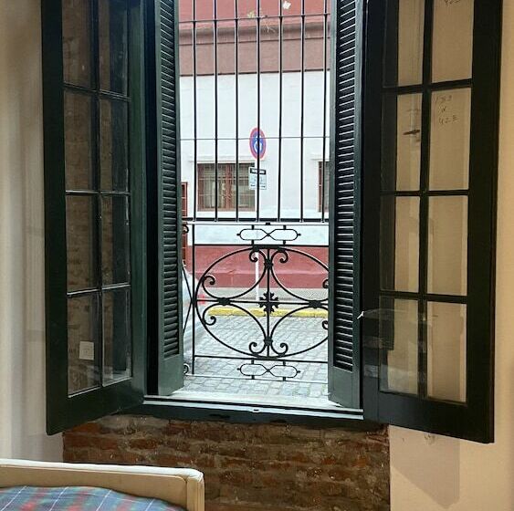 پانسیون Casa En El Encantador San Telmo   8 Habitaciones
