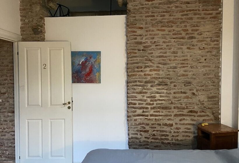 پانسیون Casa En El Encantador San Telmo   8 Habitaciones