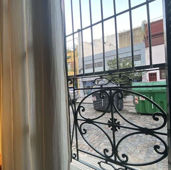 پانسیون Casa En El Encantador San Telmo   8 Habitaciones