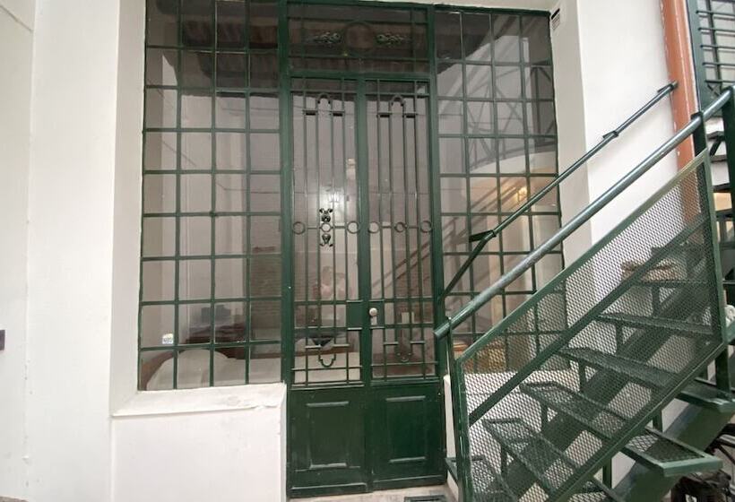 پانسیون Casa En El Encantador San Telmo   8 Habitaciones