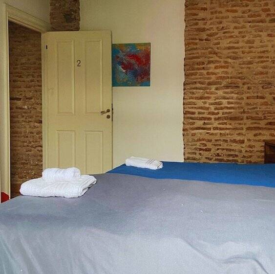 پانسیون Casa En El Encantador San Telmo   8 Habitaciones