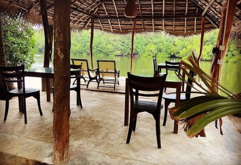 Пансион Coconut Island Cabanas