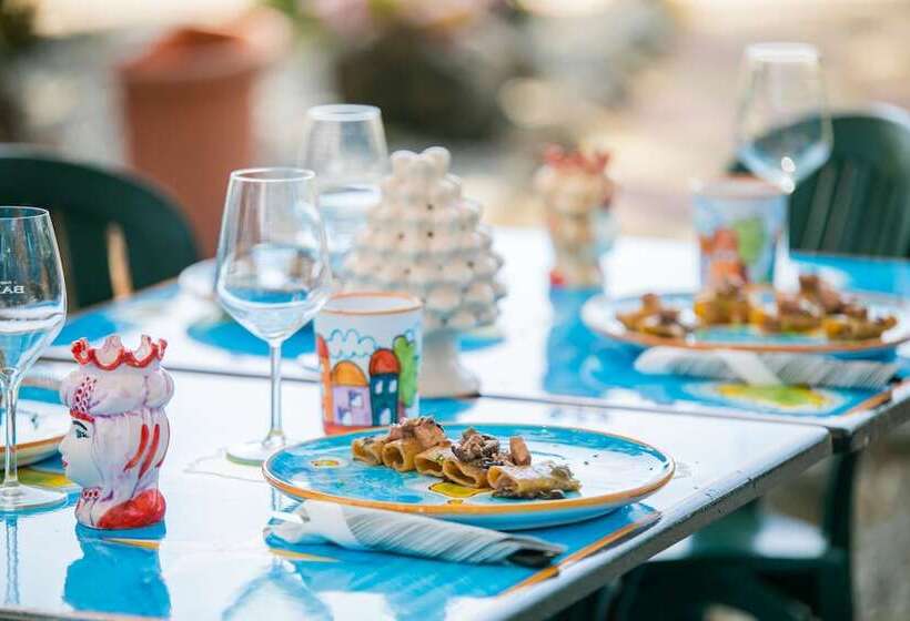 ペンション Holiday Eolie Village