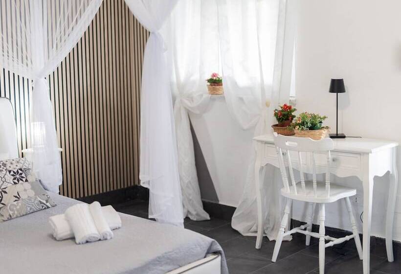 ペンション Holiday Eolie Village