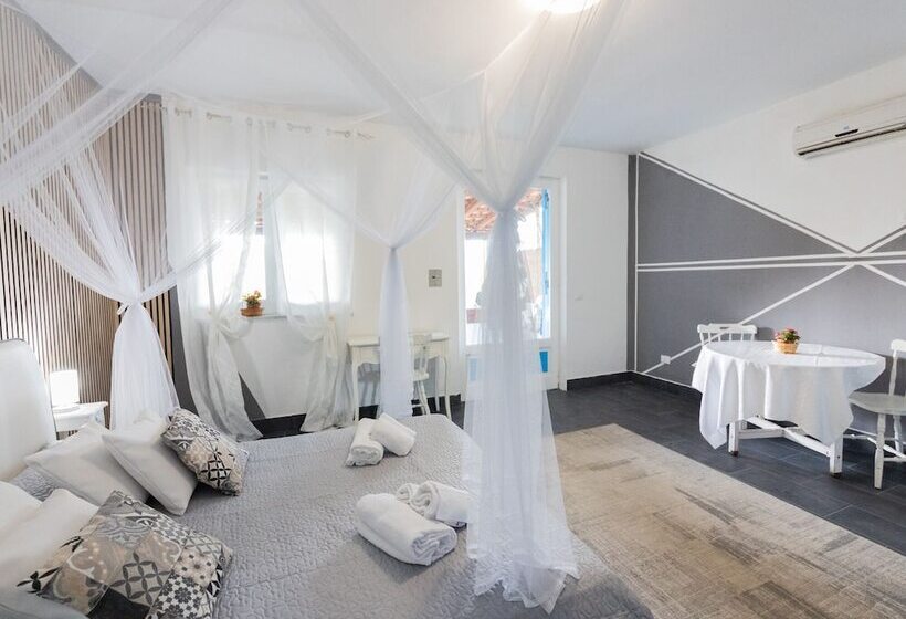 ペンション Holiday Eolie Village