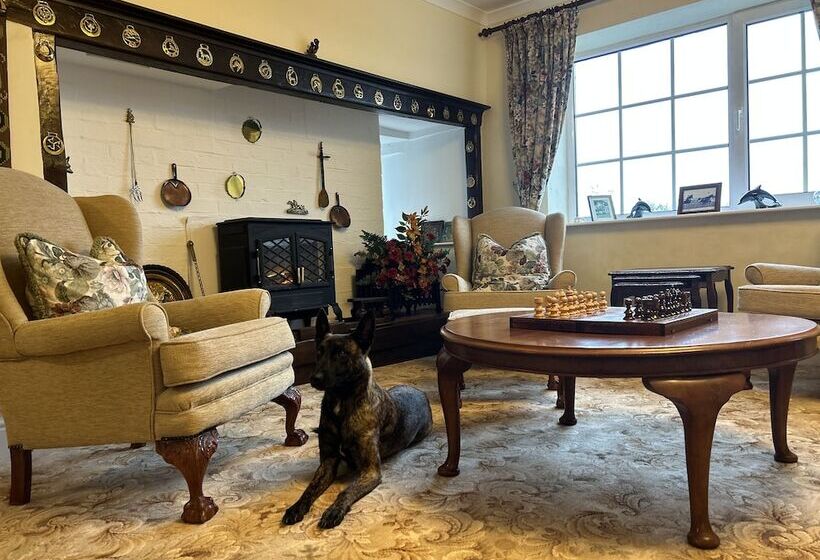 펜션 Lucy Cross Guest House