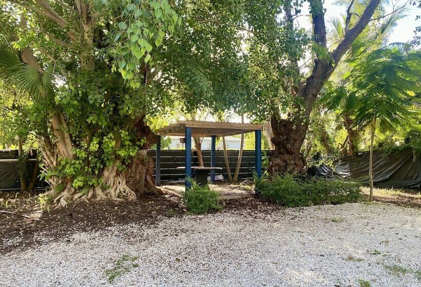 پانسیون Miami Townhouse With Patio Gazebo
