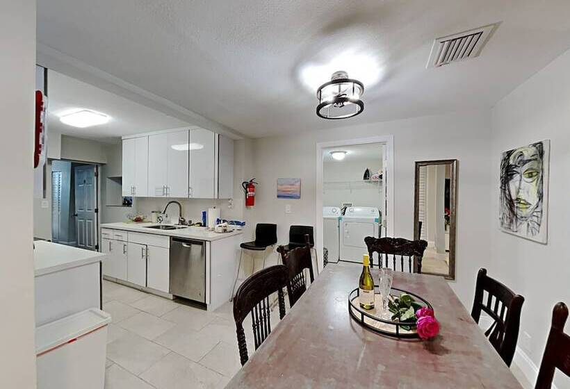 پانسیون Miami Townhouse With Patio Gazebo