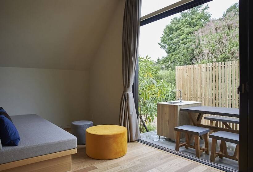 استراحتگاه Lazy Inn