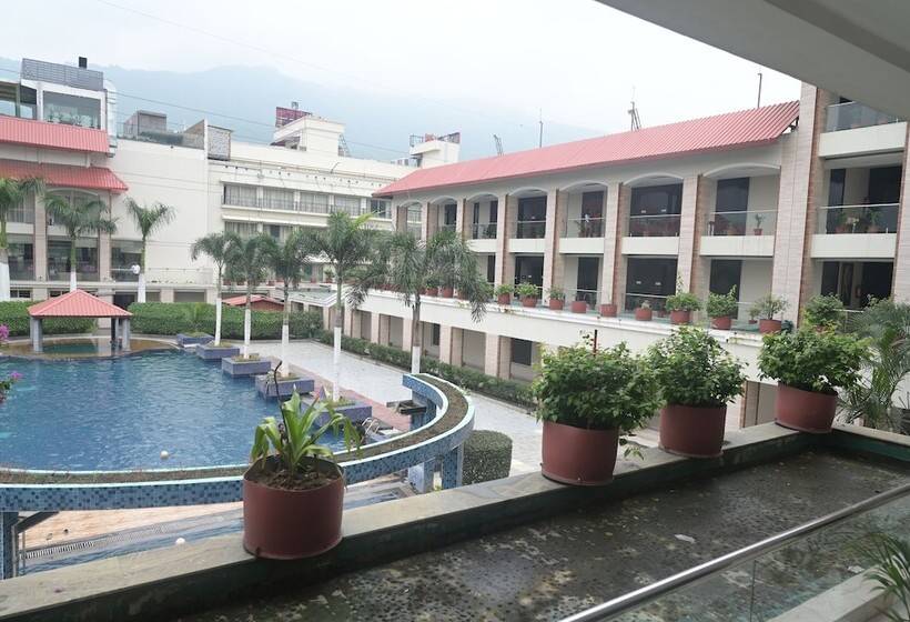 Курорт The Wave International