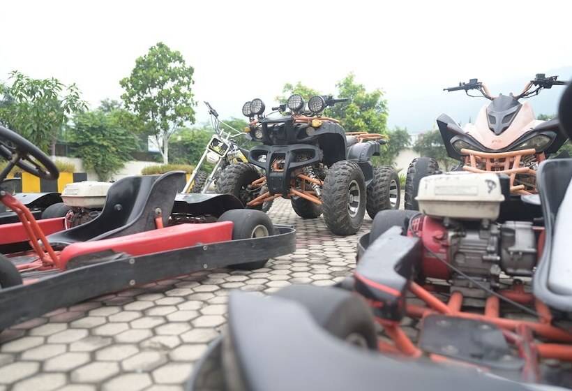 Курорт The Wave International