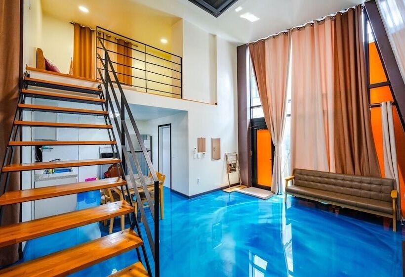 פנסיון El House