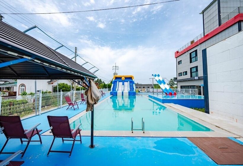 פנסיון El House