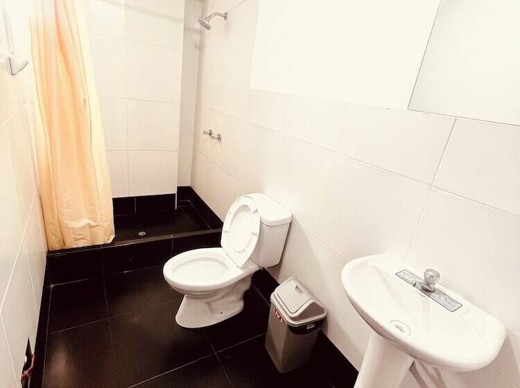 فندق صغير Hospedaje Napoles Trujillo