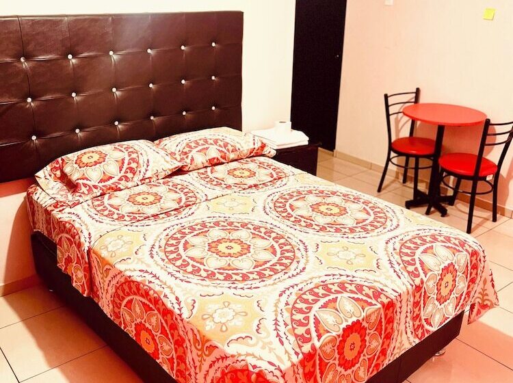 הוסטל Hospedaje Napoles Trujillo