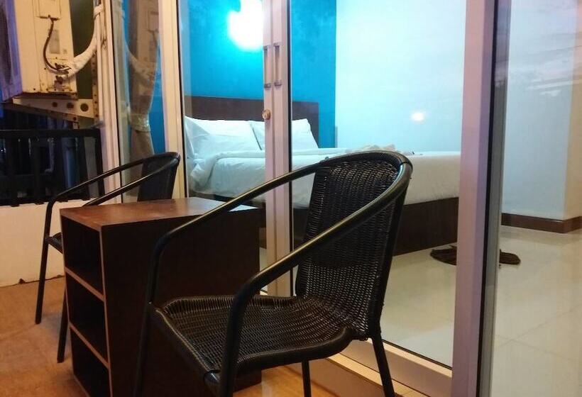 Lanta Long Beach Apartment   Hostel