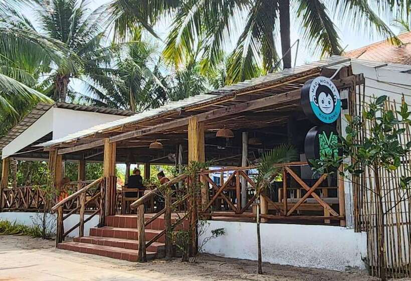 הוסטל Mad Monkey Koh Rong