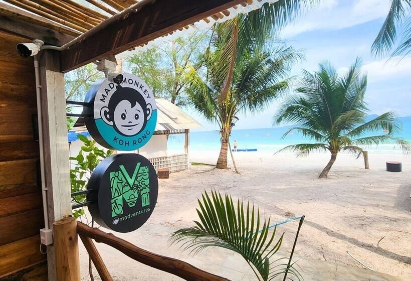 הוסטל Mad Monkey Koh Rong