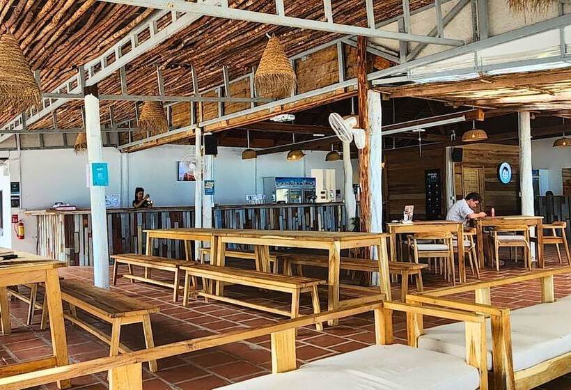 הוסטל Mad Monkey Koh Rong