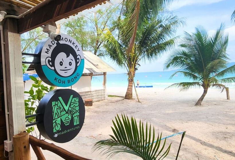 הוסטל Mad Monkey Koh Rong