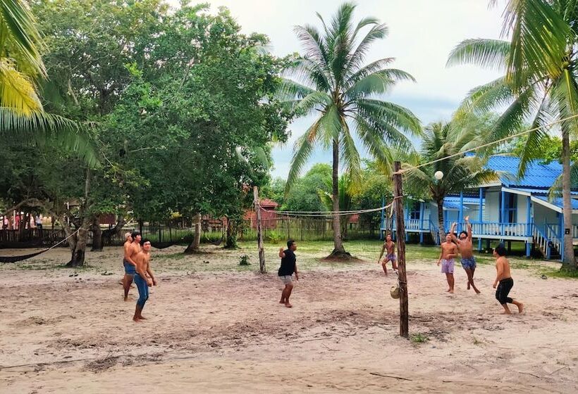 הוסטל Mad Monkey Koh Rong