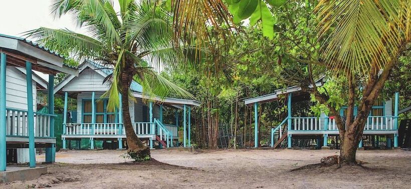 הוסטל Mad Monkey Koh Rong
