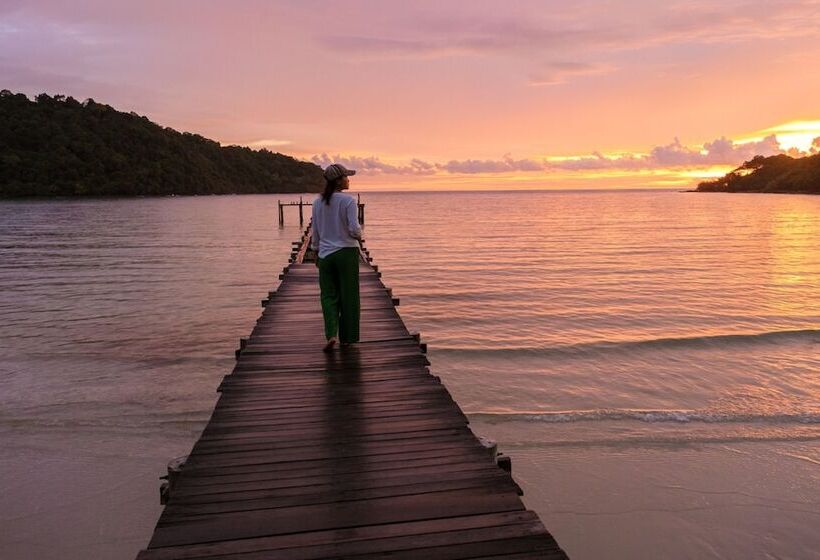 הוסטל Mad Monkey Koh Rong