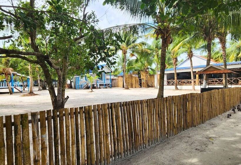 הוסטל Mad Monkey Koh Rong