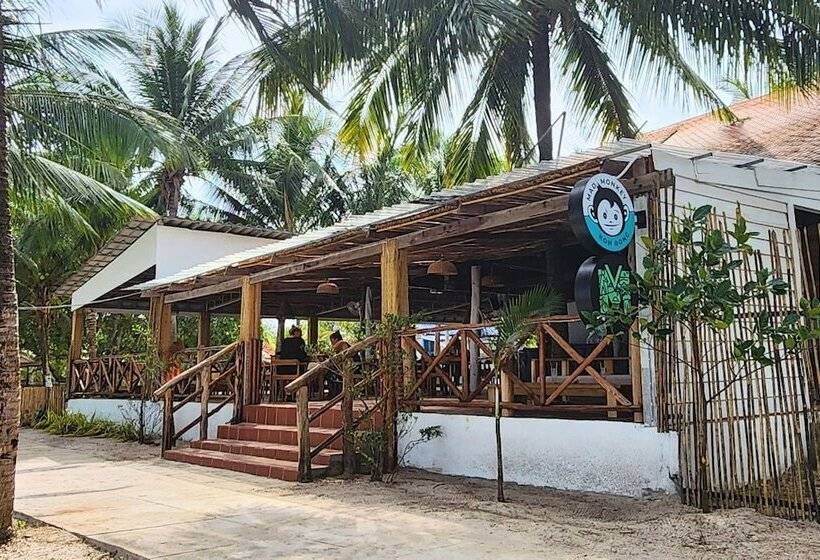 הוסטל Mad Monkey Koh Rong