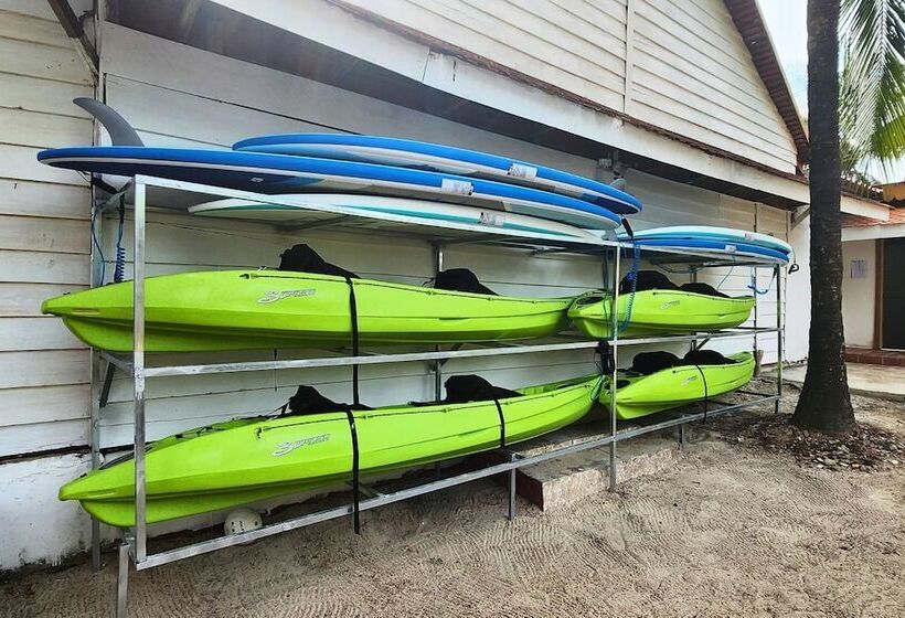 הוסטל Mad Monkey Koh Rong