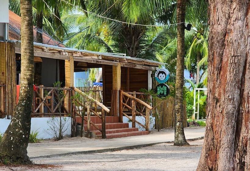 הוסטל Mad Monkey Koh Rong