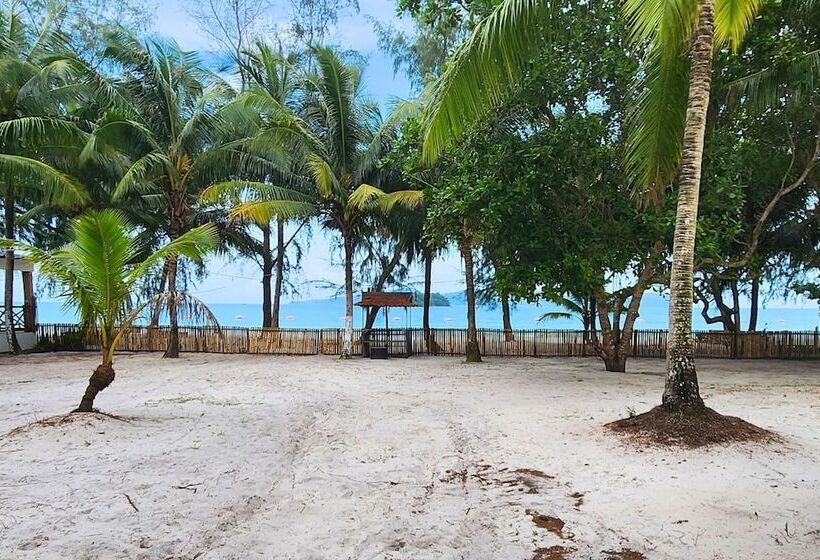 הוסטל Mad Monkey Koh Rong