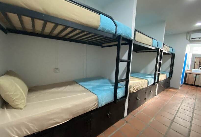 הוסטל Mad Monkey Koh Rong