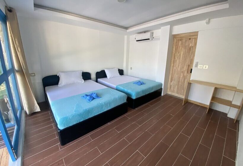 הוסטל Mad Monkey Koh Rong