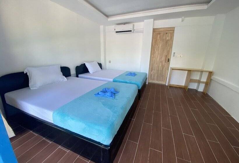 הוסטל Mad Monkey Koh Rong