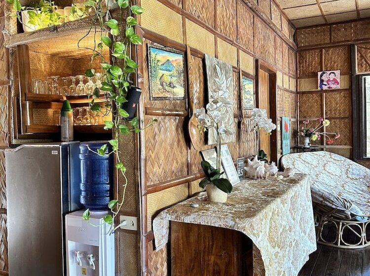 تختخواب و صبحانه Bamboo House Beach Lodge & Restaurant