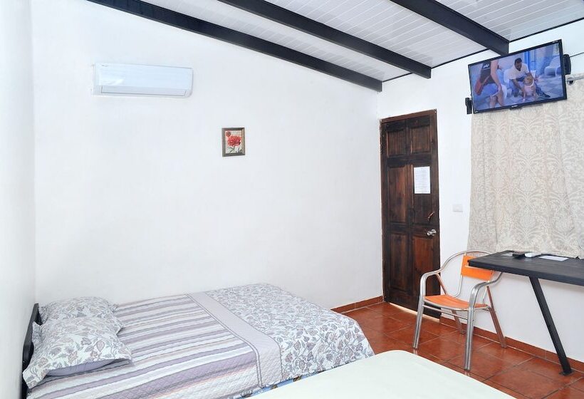 تختخواب و صبحانه Downtown By The Sea Inn