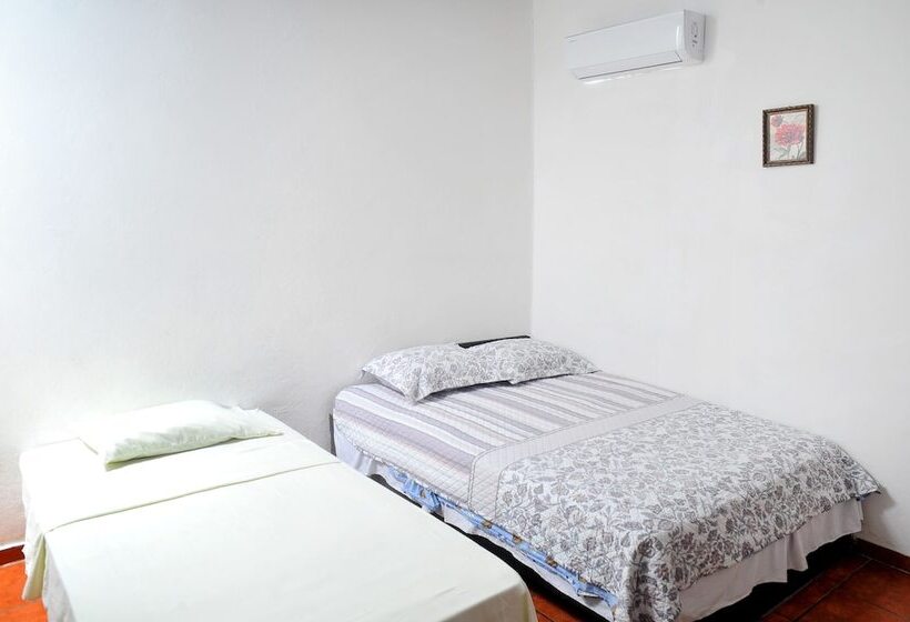 تختخواب و صبحانه Downtown By The Sea Inn