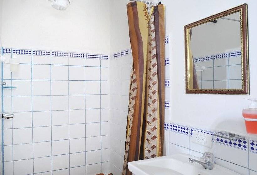 민박 Downtown By The Sea Inn