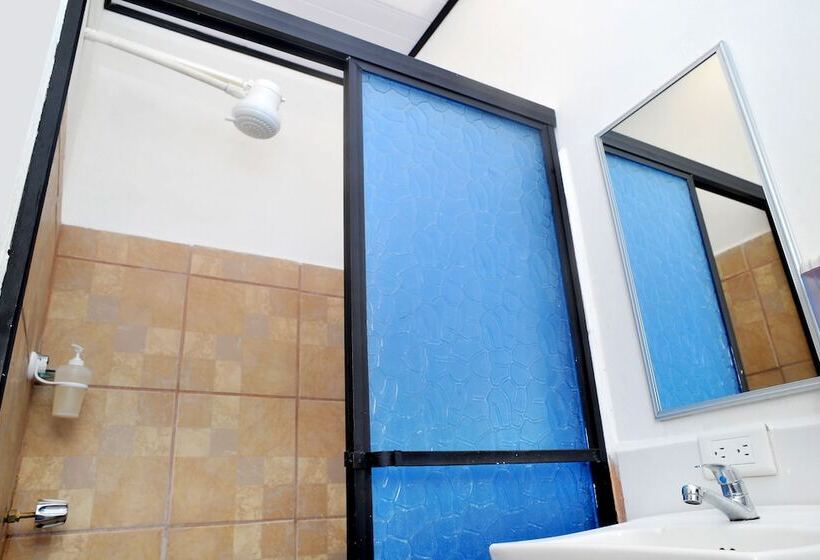 민박 Downtown By The Sea Inn