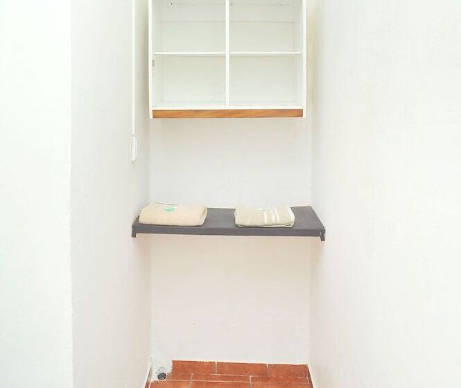 민박 Downtown By The Sea Inn