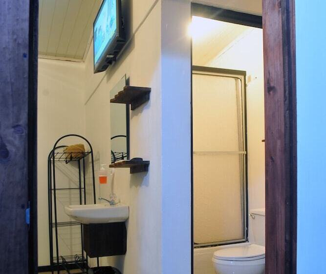 민박 Downtown By The Sea Inn