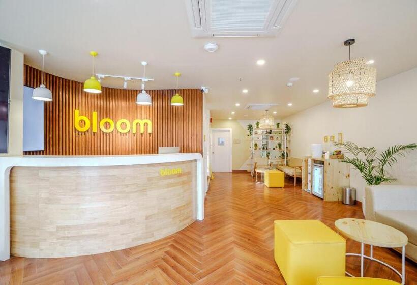 Bloom Hotel   Karol Bagh