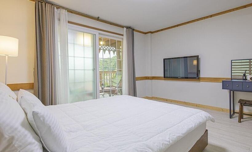 Пансион Gyeongju Cabinhouse